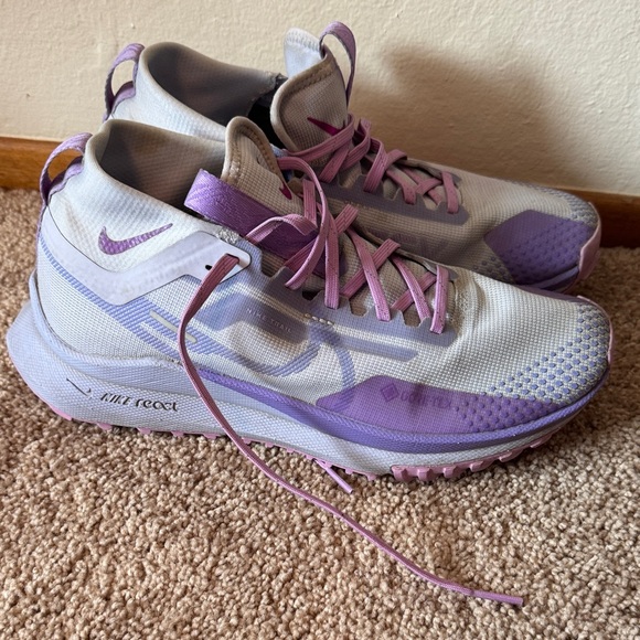 Women's Purple React Pegasus Trail 4 Gore-Tex Sneakers - Picture 2 of 8